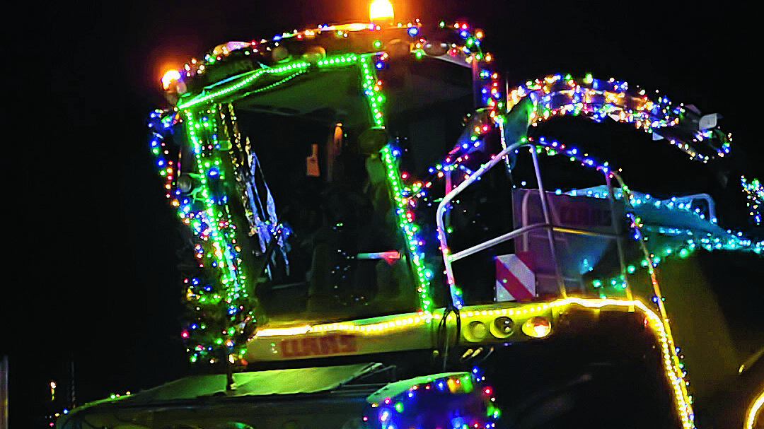 Verlichte hakselaar.jpeg