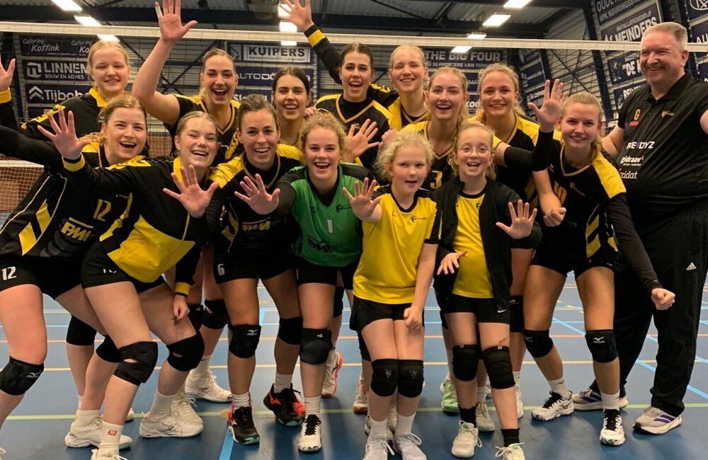 Foto na overwinning op koploper VC Sneek.jpg