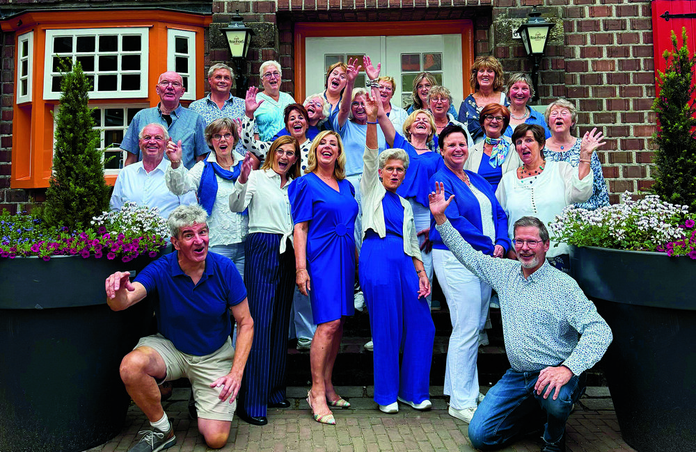 Groepsfoto vrolijk 2025-07-15 at 21.27.48.jpeg