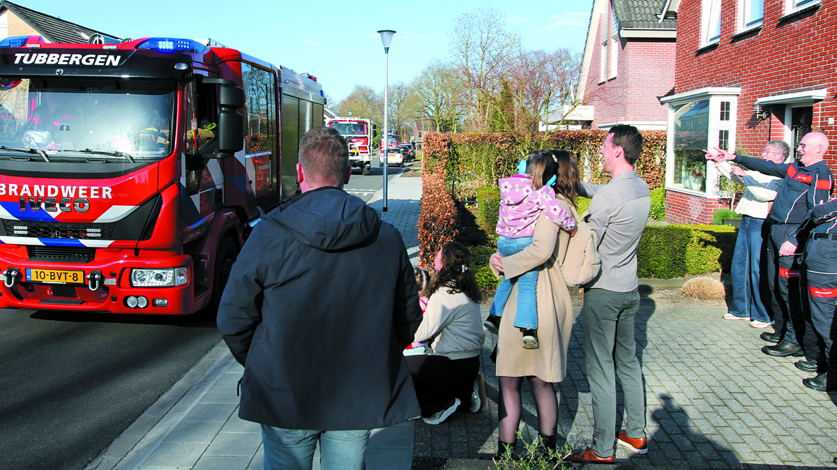 Henry Eppink 45 jaar brandweer foto Clemens Brughuis (1).JPG