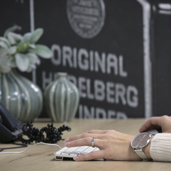 Buro+handen toetsenbord 1.jpg