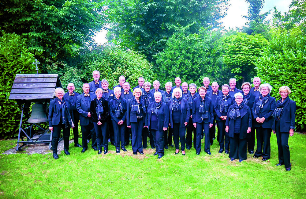 Kerkkoor Tubbergen in tuin.jpg