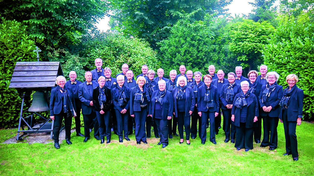 Kerkkoor Tubbergen in tuin.jpg