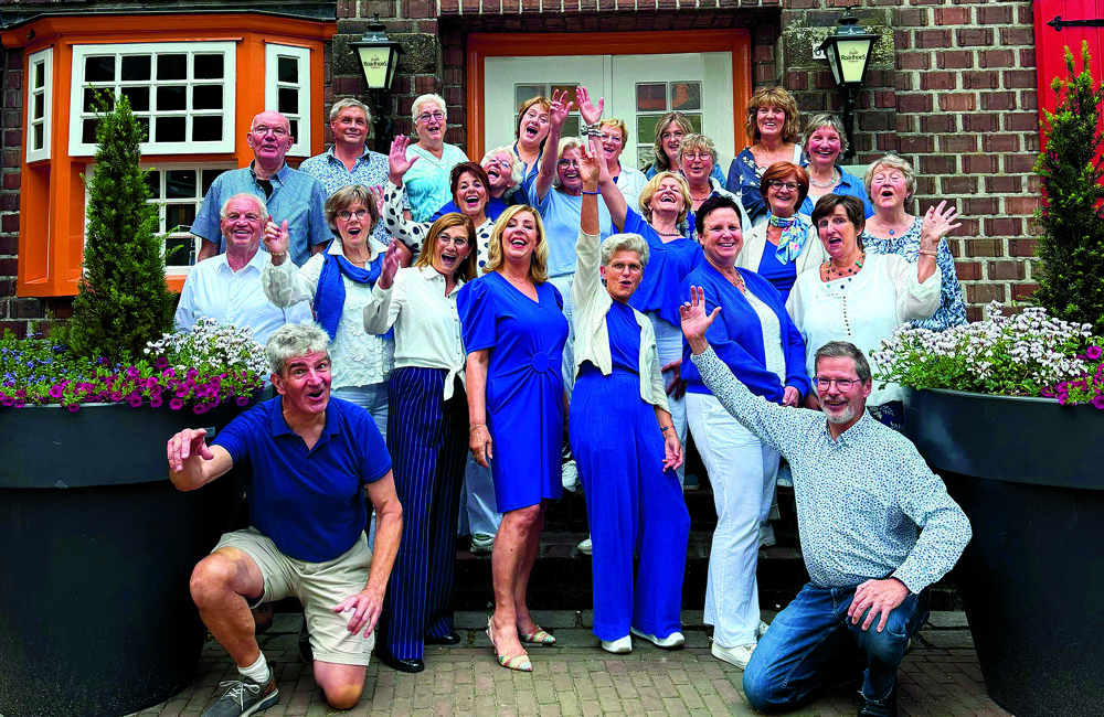 Groepsfoto vrolijk 2025-07-15 at 21 kopie.27.48