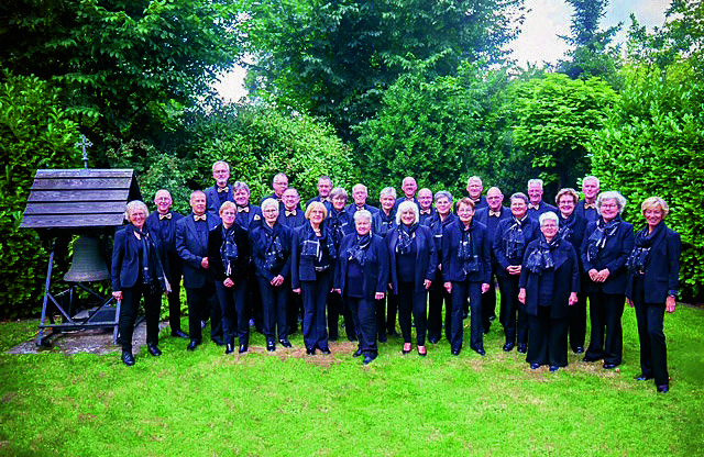 Kerkkoor Tubbergen in tuin.jpg