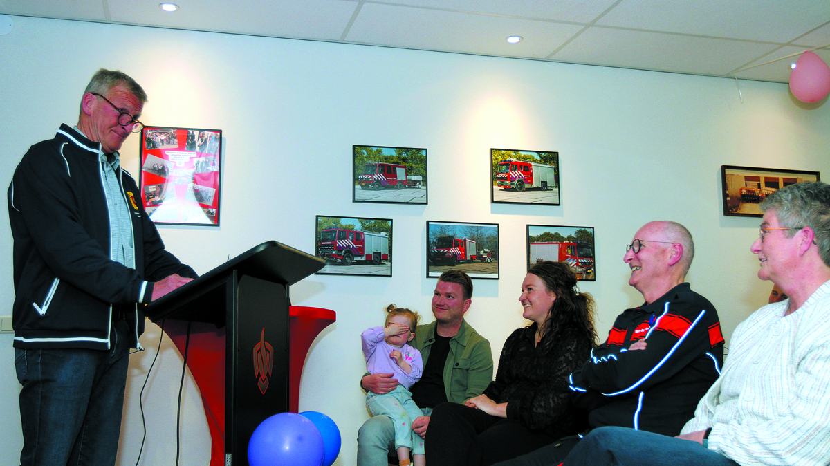 Henry Eppink 45 jaar brandweer foto Clemens Brughuis (5).JPG