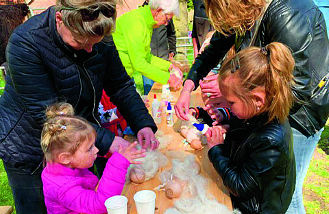 snuffelen aan de lente - Moniek Scholten.JPG