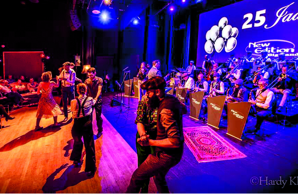 FOTO Bigband New Edition sluit jubileumjaar feestelijk af in ’t Oale Roadhoes.jpg